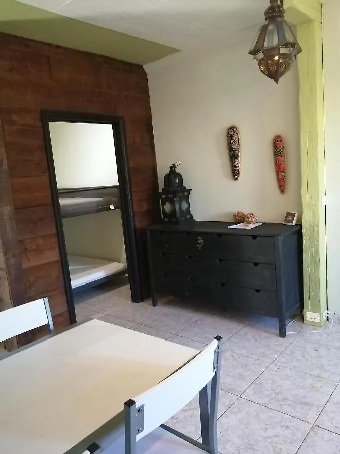 Apartment Primavera Appartement Tot 7 Personen Ideaal Voor Backpackers Arona  Spain
