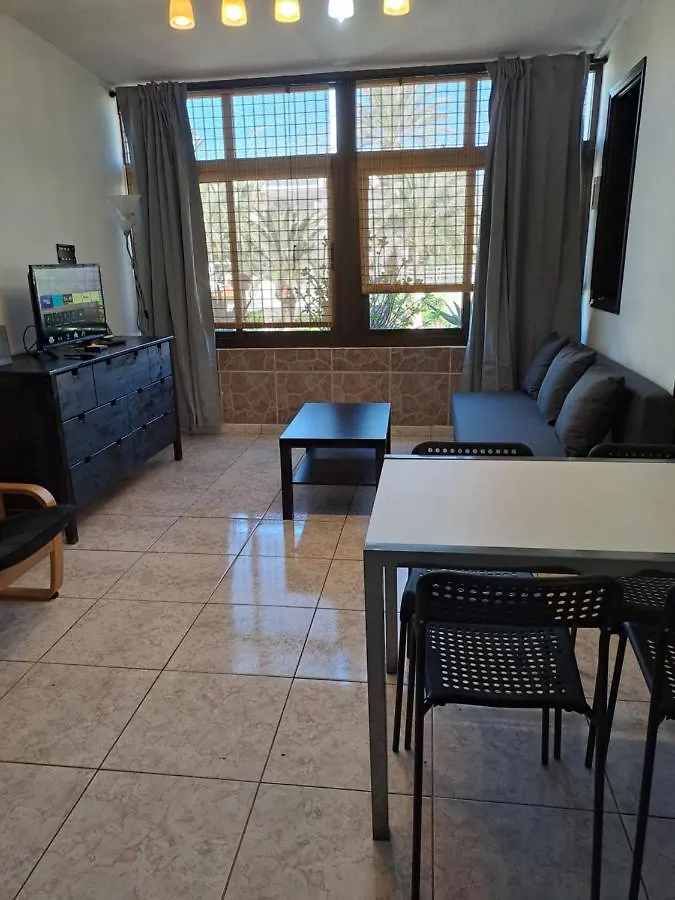 Primavera Appartement Tot 7 Personen Ideaal Voor Backpackers Arona  Apartment